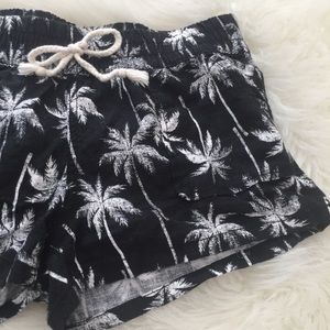 { 💋 beach shorts }